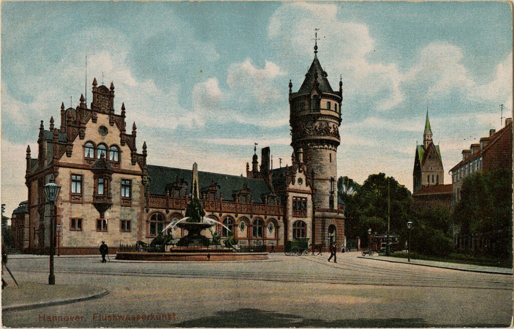 Historische Postkarte der neugotischen Flusswasserkunst mit Turm, davor ein Springbrunnen